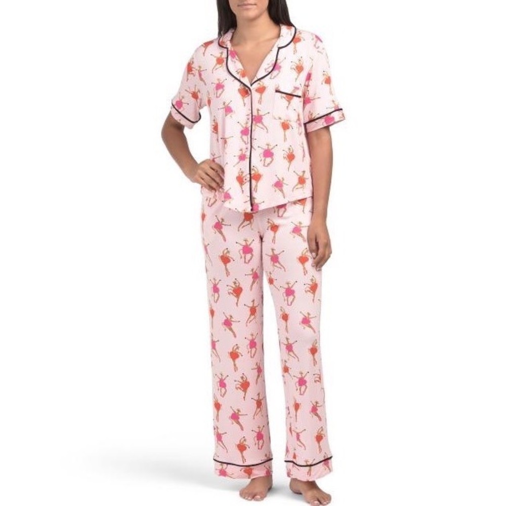 NWT Room Service Pajama Set Womens Pink Dancing Giraffes Heart 2 Piece Soft S